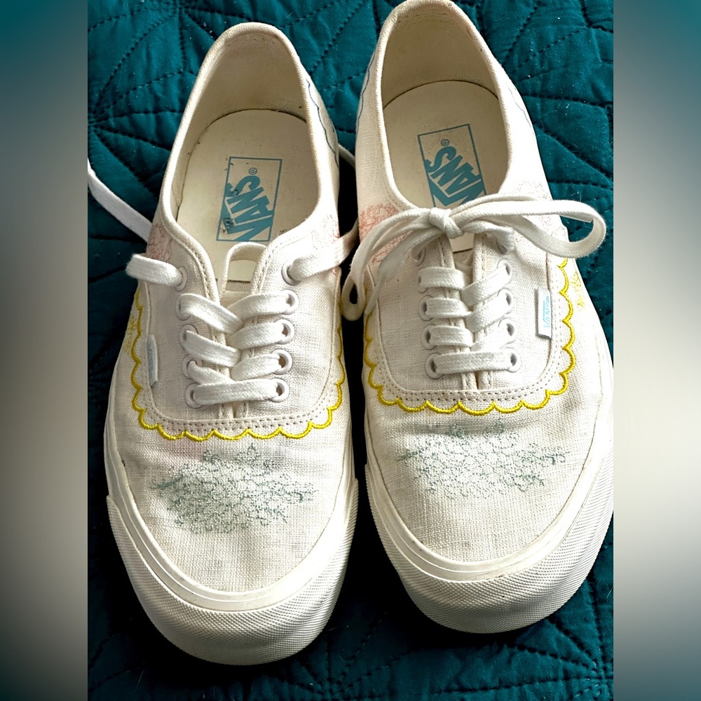 Vans Sneakers Linen Blossom Cloud Dancer Sz 9.5 M, 11 Women, embroidered, pretty